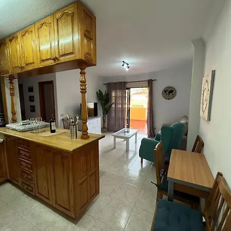 Apartament Grosse Terrasse Mit Esstisch, Markise. Einfach