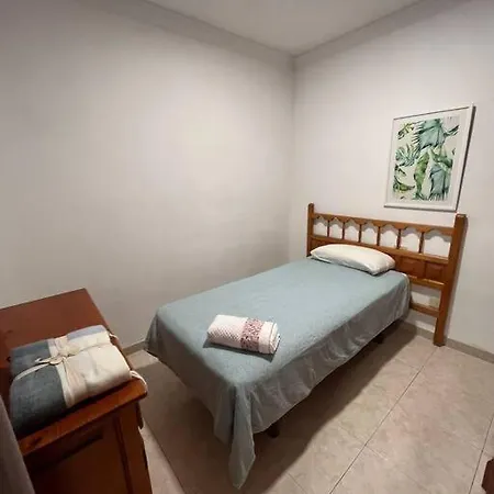 Große Terrasse Mit Esstisch, Markise. Einfach *