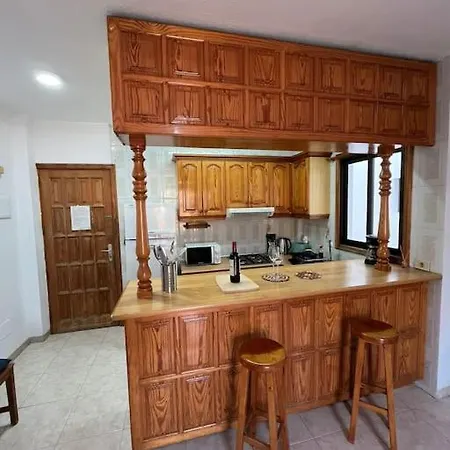 Große Terrasse Mit Esstisch, Markise. Einfach *