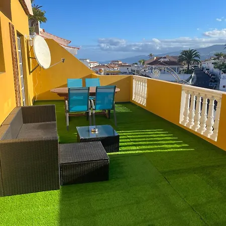 Große Terrasse Mit Esstisch, Markise. Einfach Apartment *