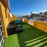 Grosse Terrasse Mit Esstisch, Markise. Einfach