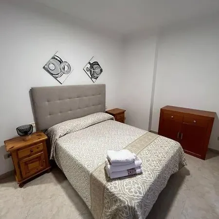 Grosse Terrasse Mit Esstisch, Markise. Einfach Apartmán *