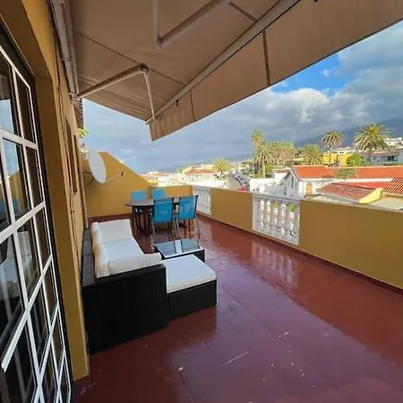 Grosse Terrasse Mit Esstisch, Markise. Einfach Apartmán